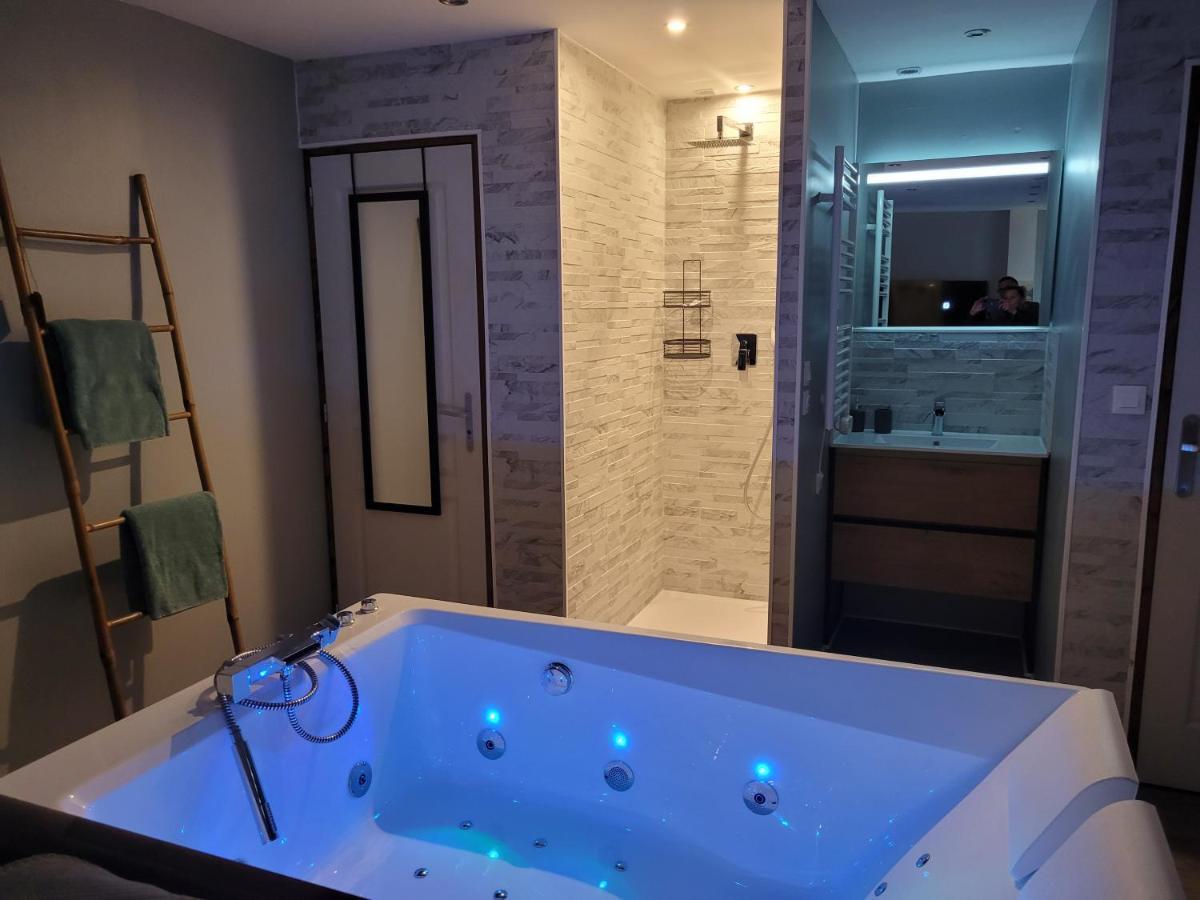 Chambre Privative Avec Baignoire Balneo Crespin  Buitenkant foto